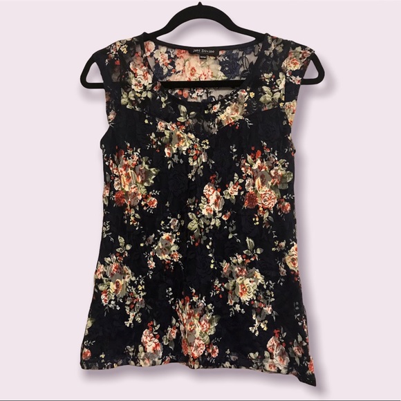 🌟SALE 2/$10.00‼️ JUST DIVINE Women’s Navy Floral / Lace short sleeve Top size M - Picture 1 of 5